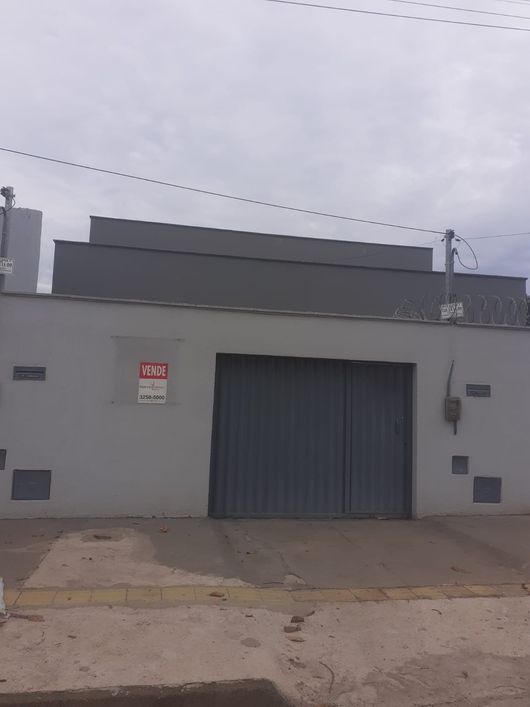 CASA – 2 QUARTOS C/ SUÍTE
