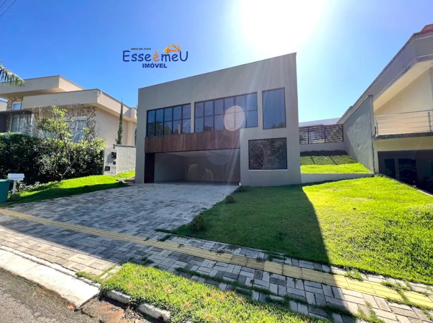 Linda casa Térrea Condomínio do Lago de frente para mata, 4 quartos, 3suítes, piscina com hidro