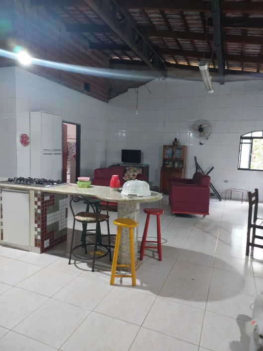 Lote com 900 m² total e 336 m² de área construída - 4 quartos - Bro Santa Genoveva - Goiânia - GO
