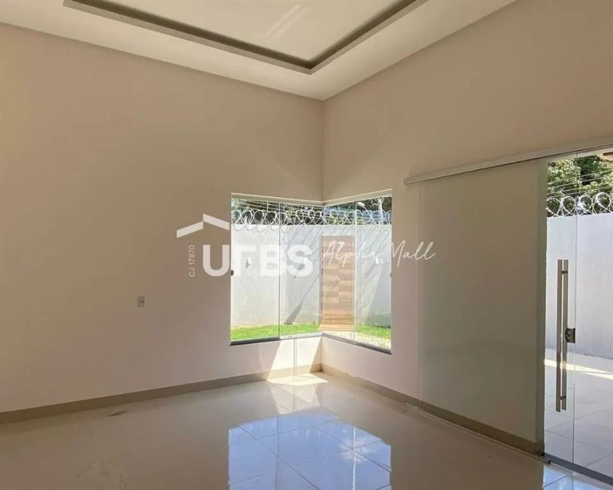 Casa de esquina belíssima com 3 quartos - Jardim Itaipu