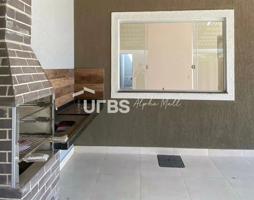 Casa de esquina belíssima com 3 quartos - Jardim Itaipu