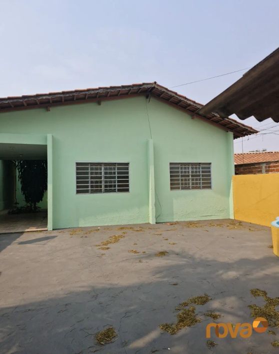 Casa de Rua 3 quartos com suíte 5 vagas de garagem