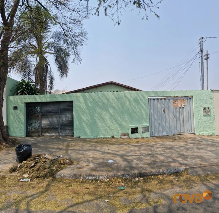 Casa de Rua 3 quartos com suíte 5 vagas de garagem