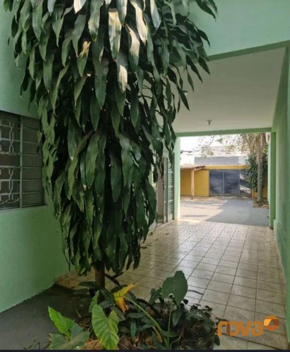 Casa de Rua 3 quartos com suíte 5 vagas de garagem
