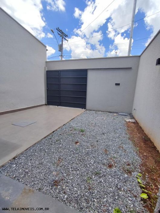 Casa para Venda em Goiânia, Residencial Forteville, 2 dormitórios, 1 suíte, 2 banheiros, 2 vagas