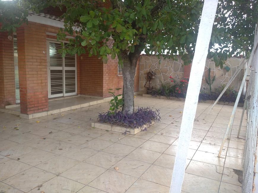 Casa à venda de 3 quartos com casa adicional