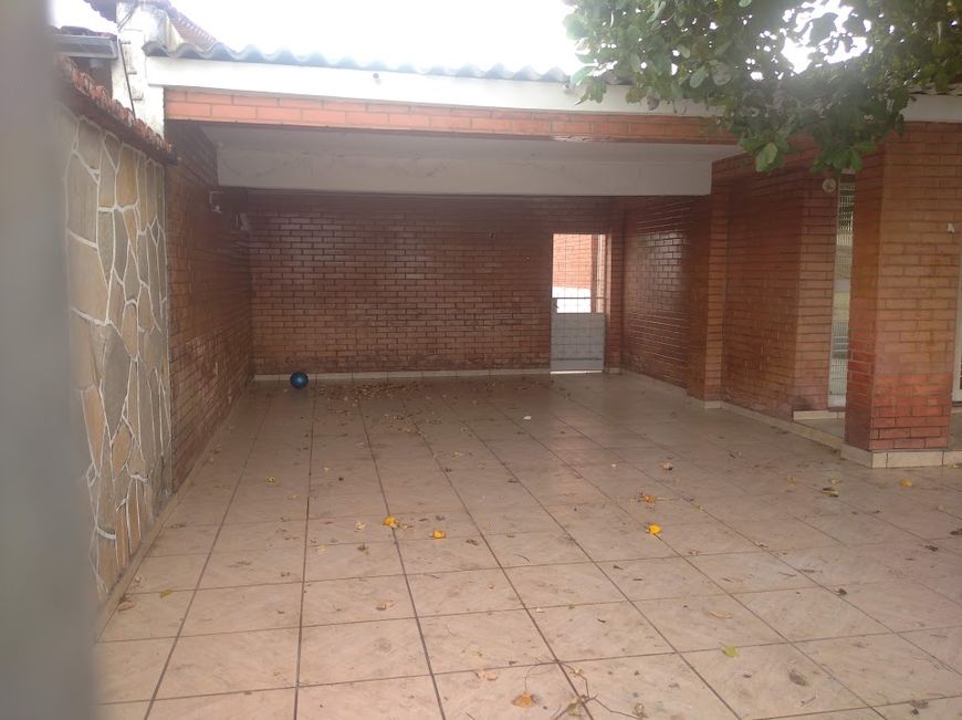 Casa à venda de 3 quartos com casa adicional