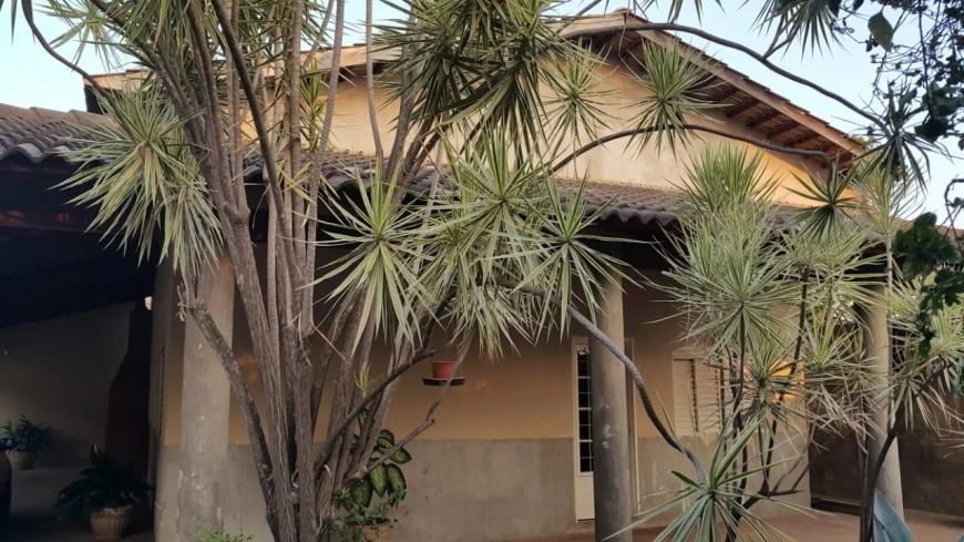 Casa sozinha no lote de esquina à venda, Jardim das Aroeiras, Goiânia, GO