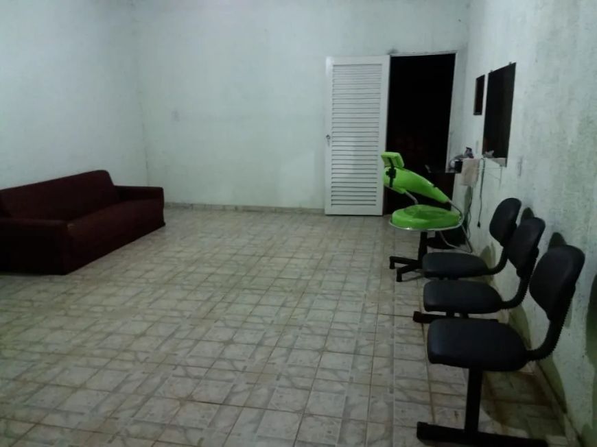 Casa sozinha no lote de esquina à venda, Jardim das Aroeiras, Goiânia, GO