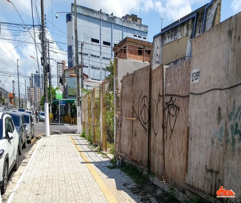 Terreno medindo 350,00m² ao lado da unimed