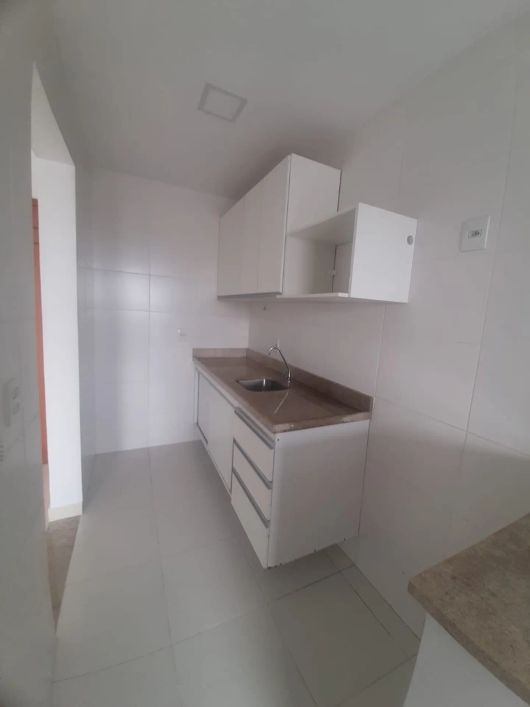 Alugo apartamento no edifício Águas de Março