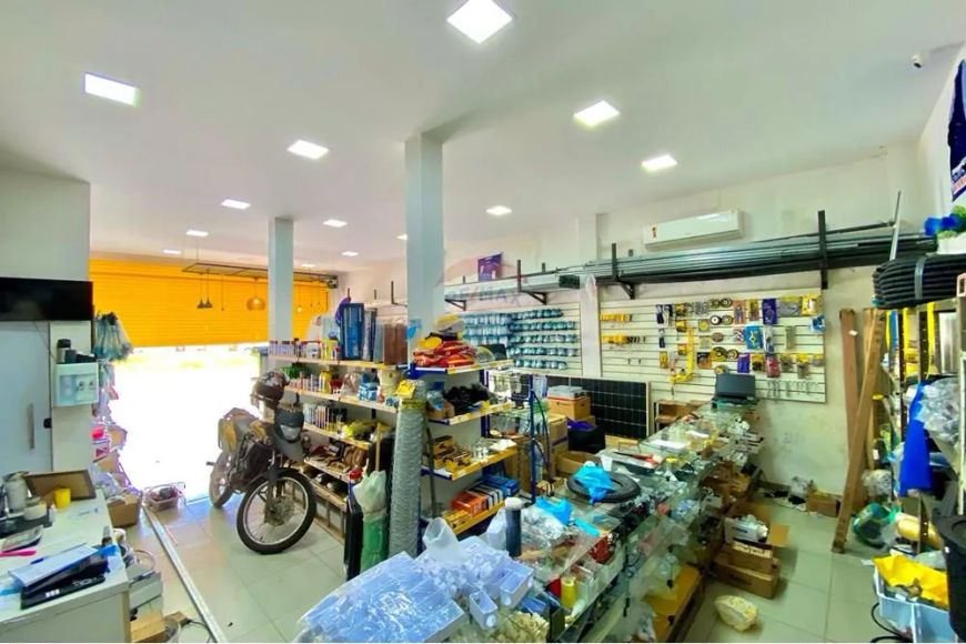 Prédio comercial recém construído na Avenida centenário