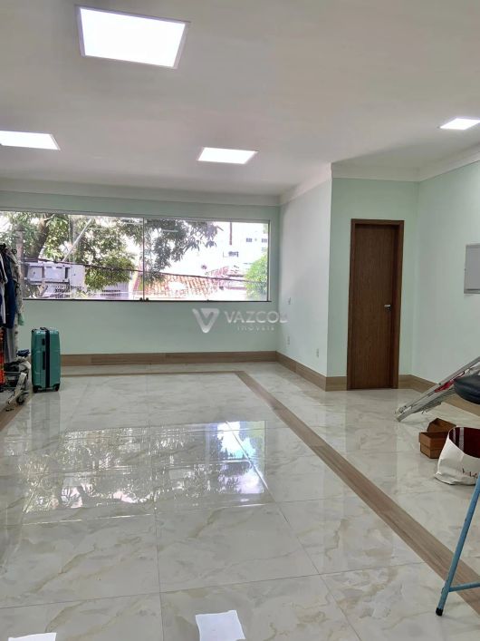 Duas salas comerciais em Nazaré