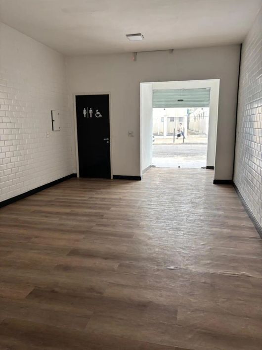 IMÓVEL COMERCIAL PRÓXIMO À DOCA