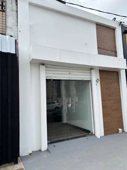 IMÓVEL COMERCIAL PRÓXIMO À DOCA