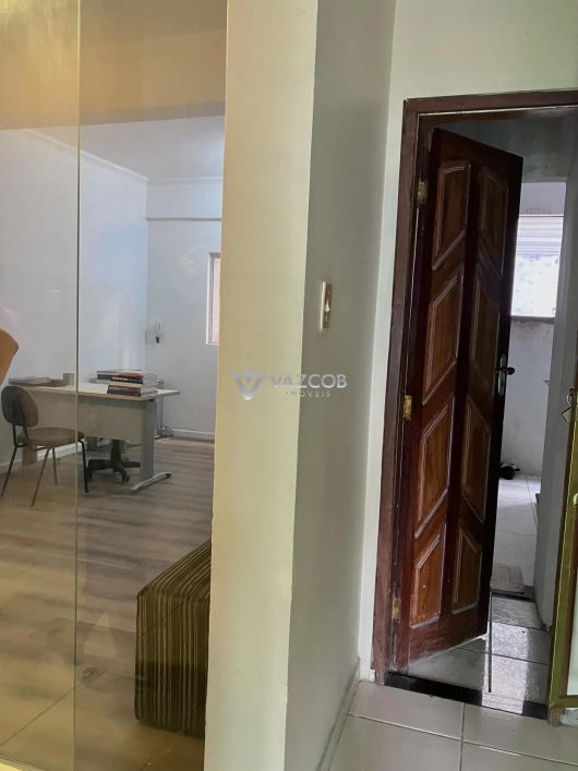 Prédio comercial com 09 salas no Umarizal