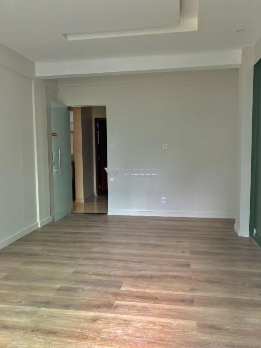 Prédio comercial com 09 salas no Umarizal