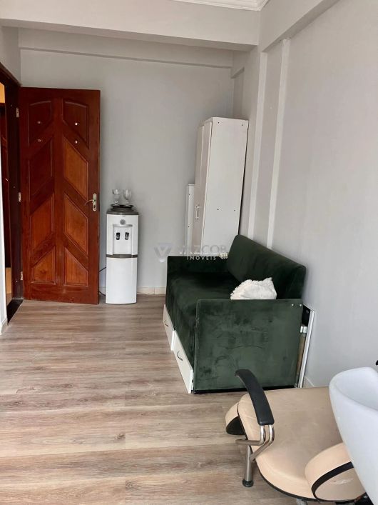 Prédio comercial com 09 salas no Umarizal