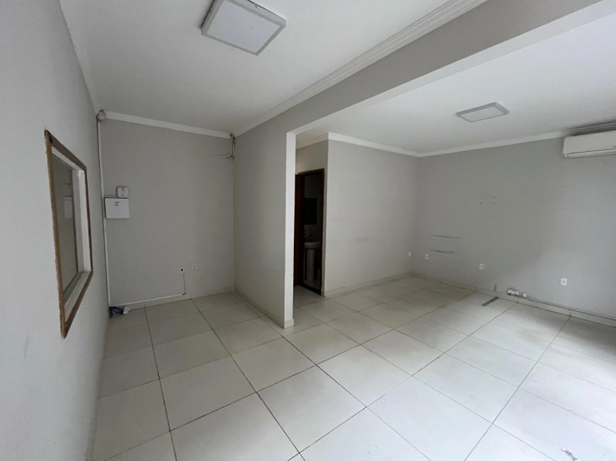Alugo sala comercial com 5 ambientes, esquina Tv 9 de Janeiro c/ Pariquis