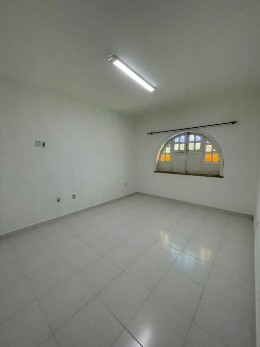 Aluga-se Prédio comercial , 250m², 4 salas com banheiro, 2 salas de atendimento, 3 vagas, Cremação