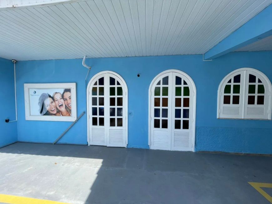 Aluga-se Prédio comercial , 250m², 4 salas com banheiro, 2 salas de atendimento, 3 vagas, Cremação