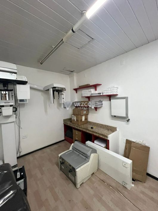 Prédio comercial com 14 salas na Avenida Conselheiro Furtado