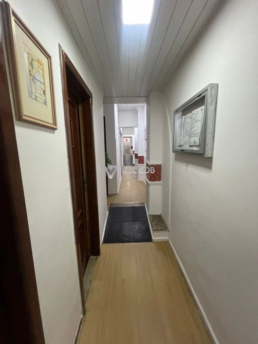 Prédio comercial com 14 salas na Avenida Conselheiro Furtado