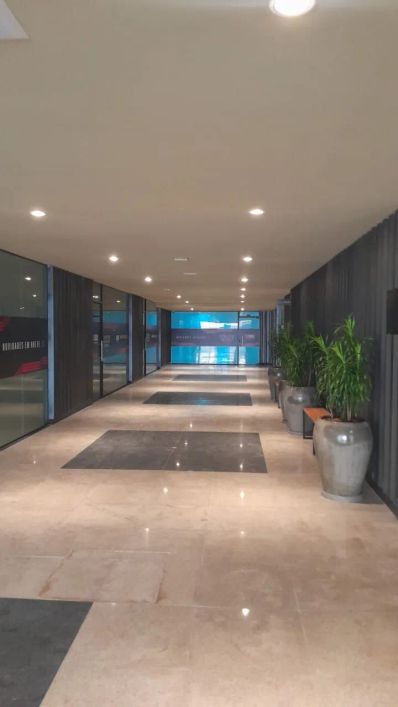 Ed. Metropolitan Tower - salas/lojas com diversos tamanhos R$-85,00 o m², vitrine, estacionamen pago