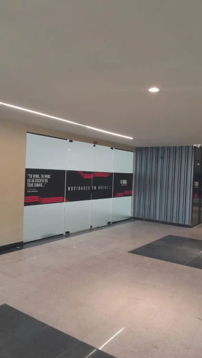 Ed. Metropolitan Tower - salas/lojas com diversos tamanhos R$-85,00 o m², vitrine, estacionamen pago