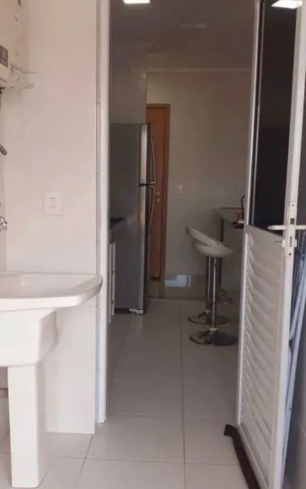 Alugo Apartamento mobiliado com 3 quartos, 1 vaga na Generalíssimo Deodoro