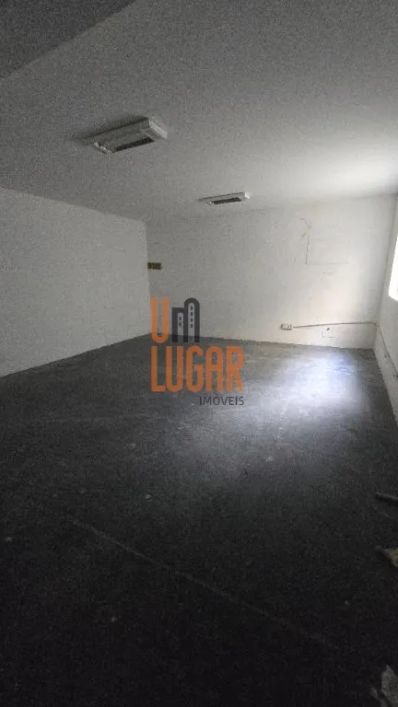 Amplo prédio comercial de 3 pavimentos para aluguel ou venda na travessa Quintino Bocaiúva, Reduto.