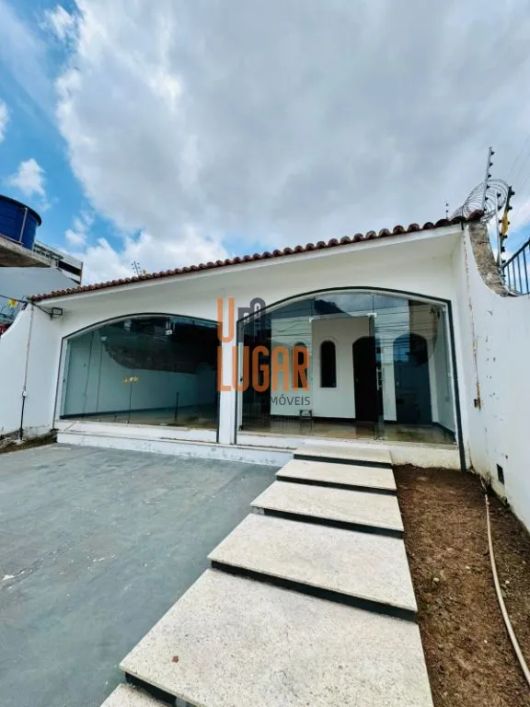 Casa para aluguel com Piscina e 3 Quartos na Boaventura, Reduto