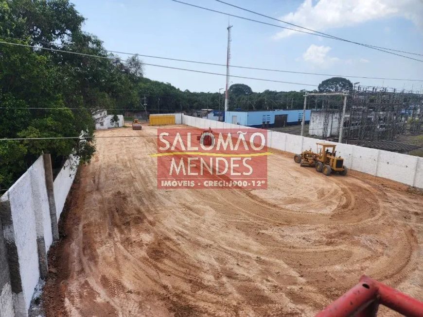 Área Total de quase 4500m2 ,com pátio todo pronto.