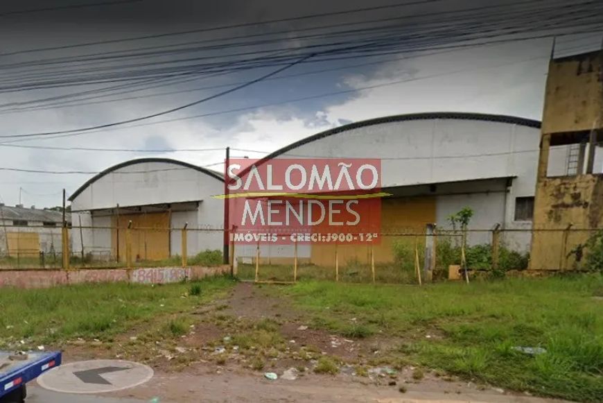 São 82mts de testada por 116 de fundos . Imóvel em bom estado.