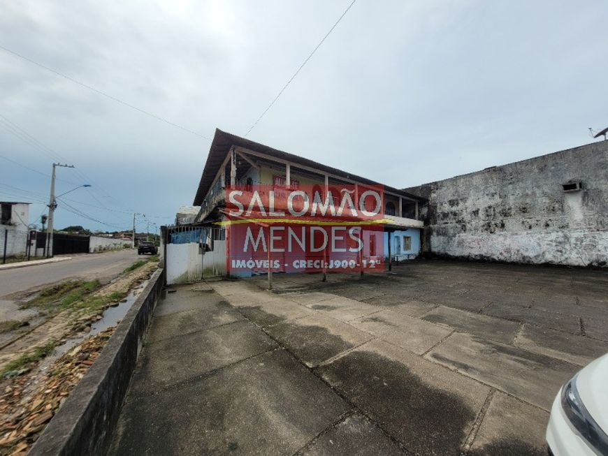 Esquina na Artur Bernardes em frente ao portão da Petrobrás.