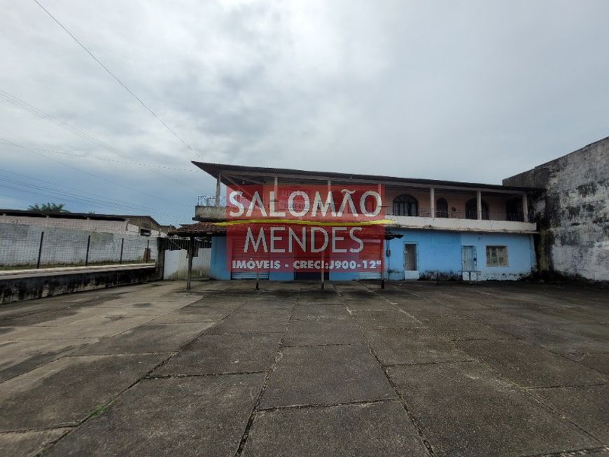 Esquina na Artur Bernardes em frente ao portão da Petrobrás.