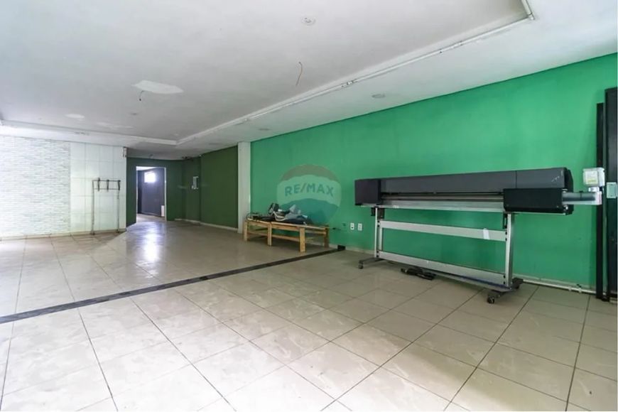 Sala comercial de 300m2 no bairro de Nazaré