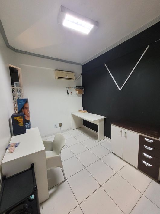 Alugo Ponto Comercial nos Altos com 8 Salas/ Recepção/ 2 banheiros na Magalhães Barata São Brás