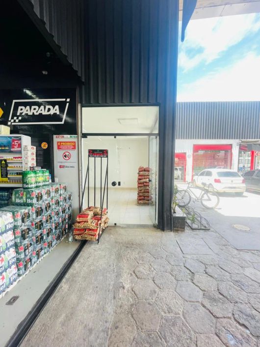 PONTO COMERCIAL NA DOCA
