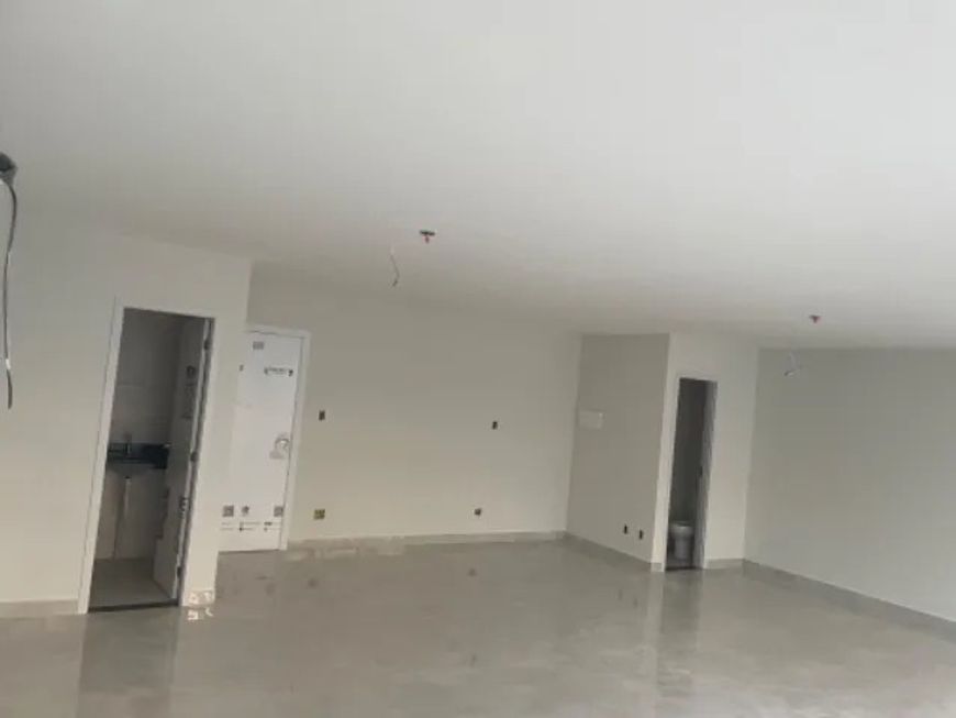 Alugo ótima sala comercial no Edifício Arya Tower