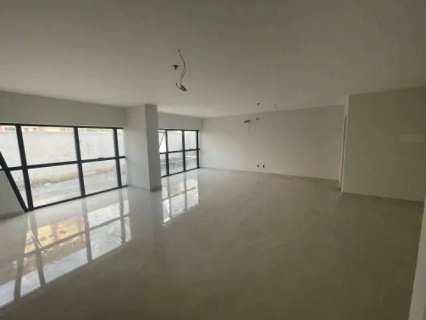 Alugo ótima sala comercial no Edifício Arya Tower