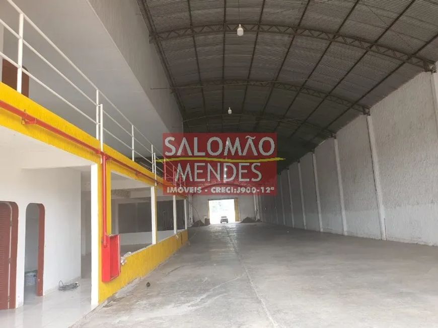 Área Total de quase 4500m2 ,com pátio todo pronto com quase 3000m2, guarita
