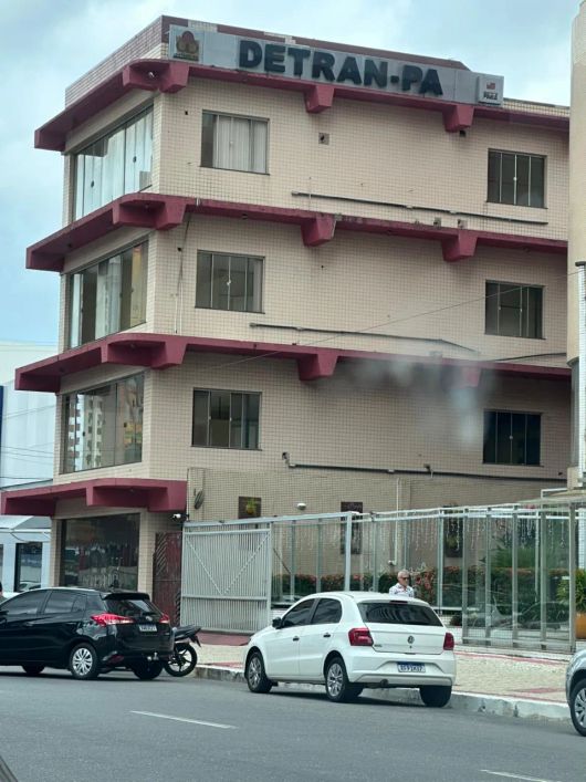 Prédio 2.000m² - Térreo + 3 pavimentos, elevador, banheiro masc/fem, pronto pra funcionar - Umarizal