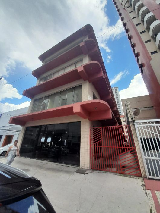 Prédio 2.000m² - Térreo + 3 pavimentos, elevador, banheiro masc/fem, pronto pra funcionar - Umarizal