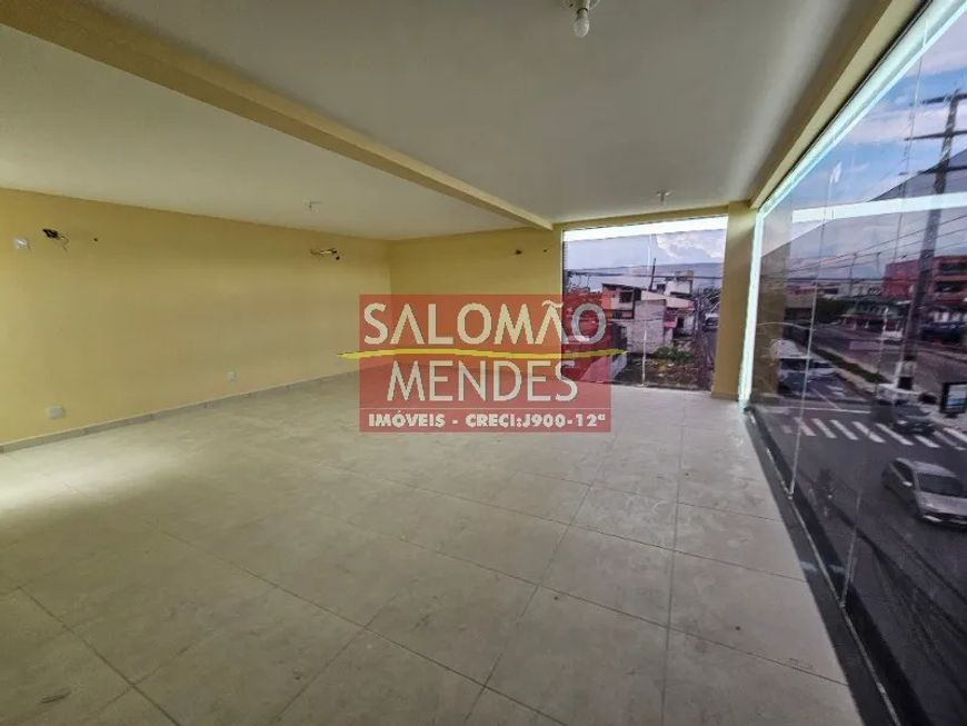 Excelente edifício comercial com ótima visibilidade de esquina