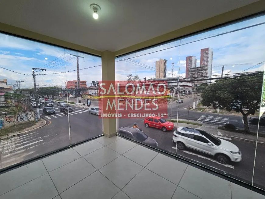 Excelente edifício comercial com ótima visibilidade de esquina