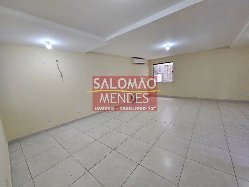 Excelente edifício comercial com ótima visibilidade de esquina