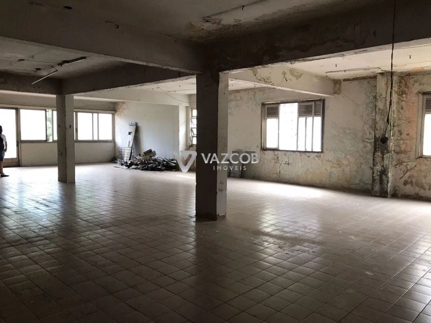 Casa - prédio localizado na Avenida Magalhães Barata em São Brás