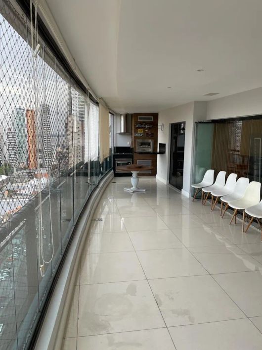 Alugo apto no Umarizal, 206 m², 4 suítes, 4 vagas de garagem, andar alto- Belém - PA