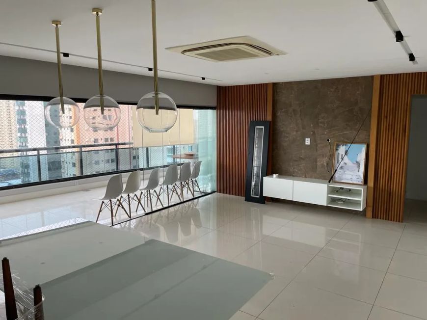 Alugo apto no Umarizal, 206 m², 4 suítes, 4 vagas de garagem, andar alto- Belém - PA